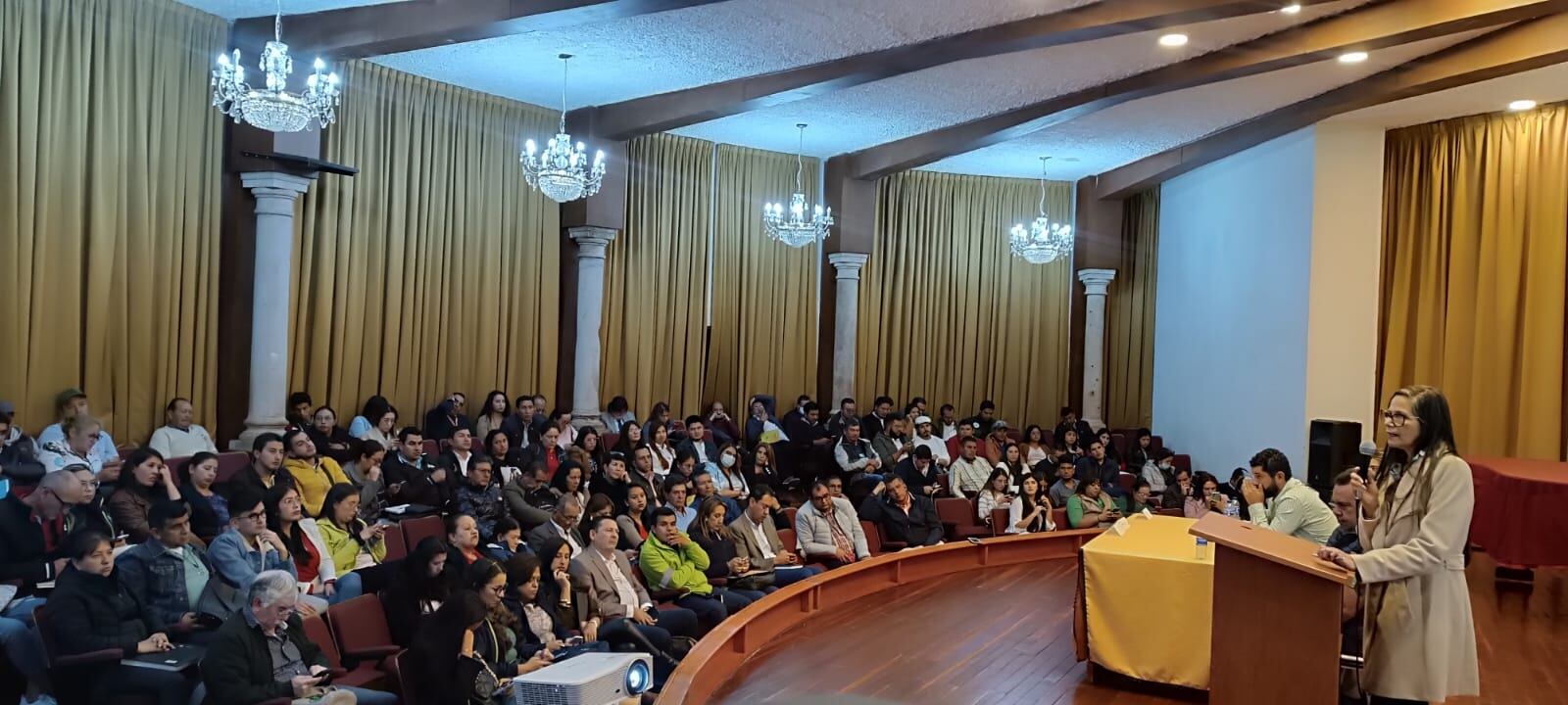 La Mesa Intersectorial de la Calidad de Agua se desarrolló en el auditorio Eduardo Caballero Calderón de Tunja / Foto: Caracol Radio.