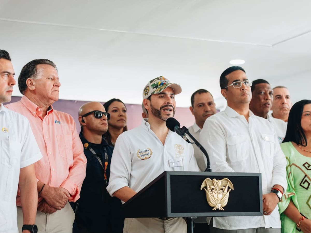 Abelardo de la Espriella anuncia aumento de pie de fuerza y control migratorio en La Guajira
