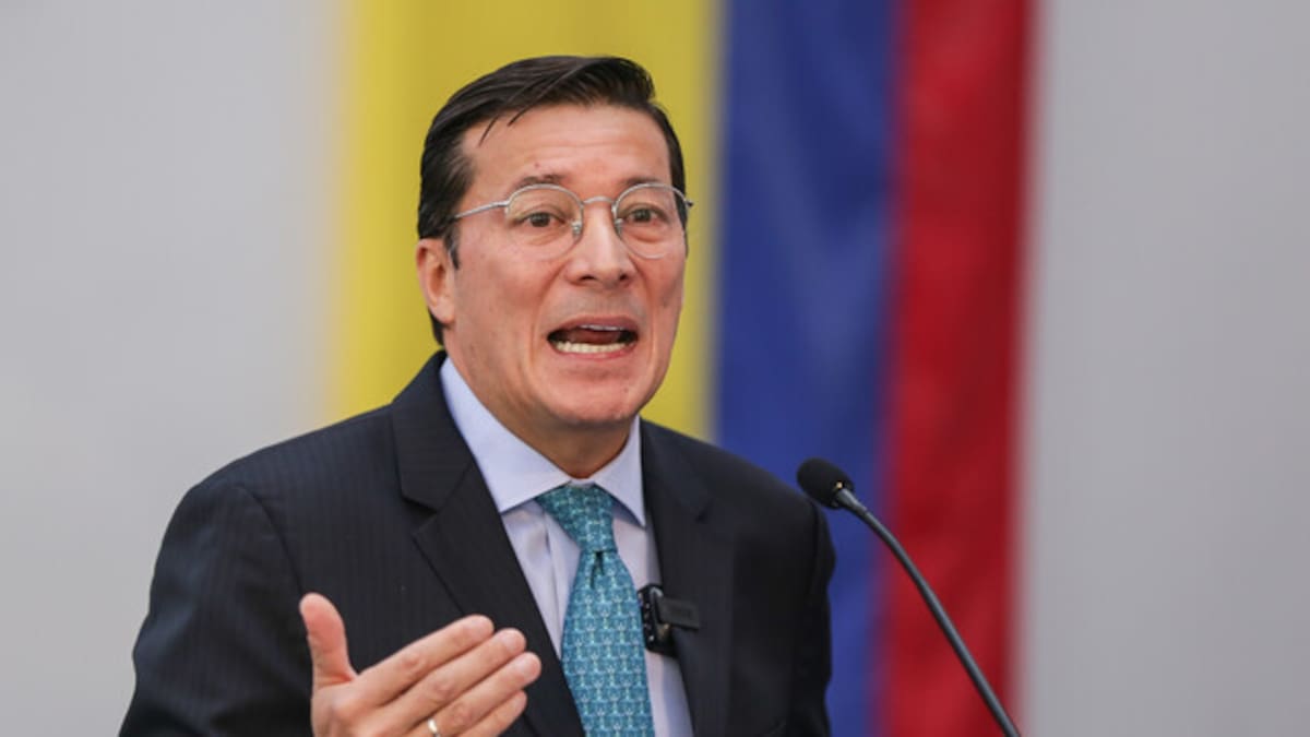 Por no aportar información sobre "falsos positivos" JEP abre proceso a registrador Penagos