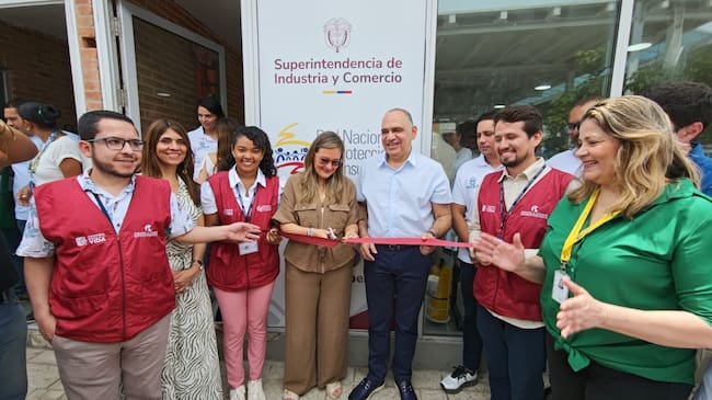 Inaugurada la Casa del Consumidor de Santa Marta con la presencia de la superintendente Cielo Rusinque y el alcalde Carlos Pinedo