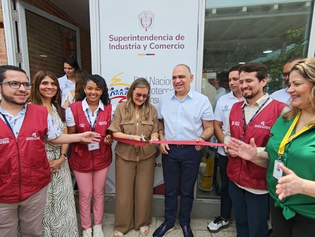 Inaugurada la Casa del Consumidor de Santa Marta con la presencia de la superintendente Cielo Rusinque y el alcalde Carlos Pinedo