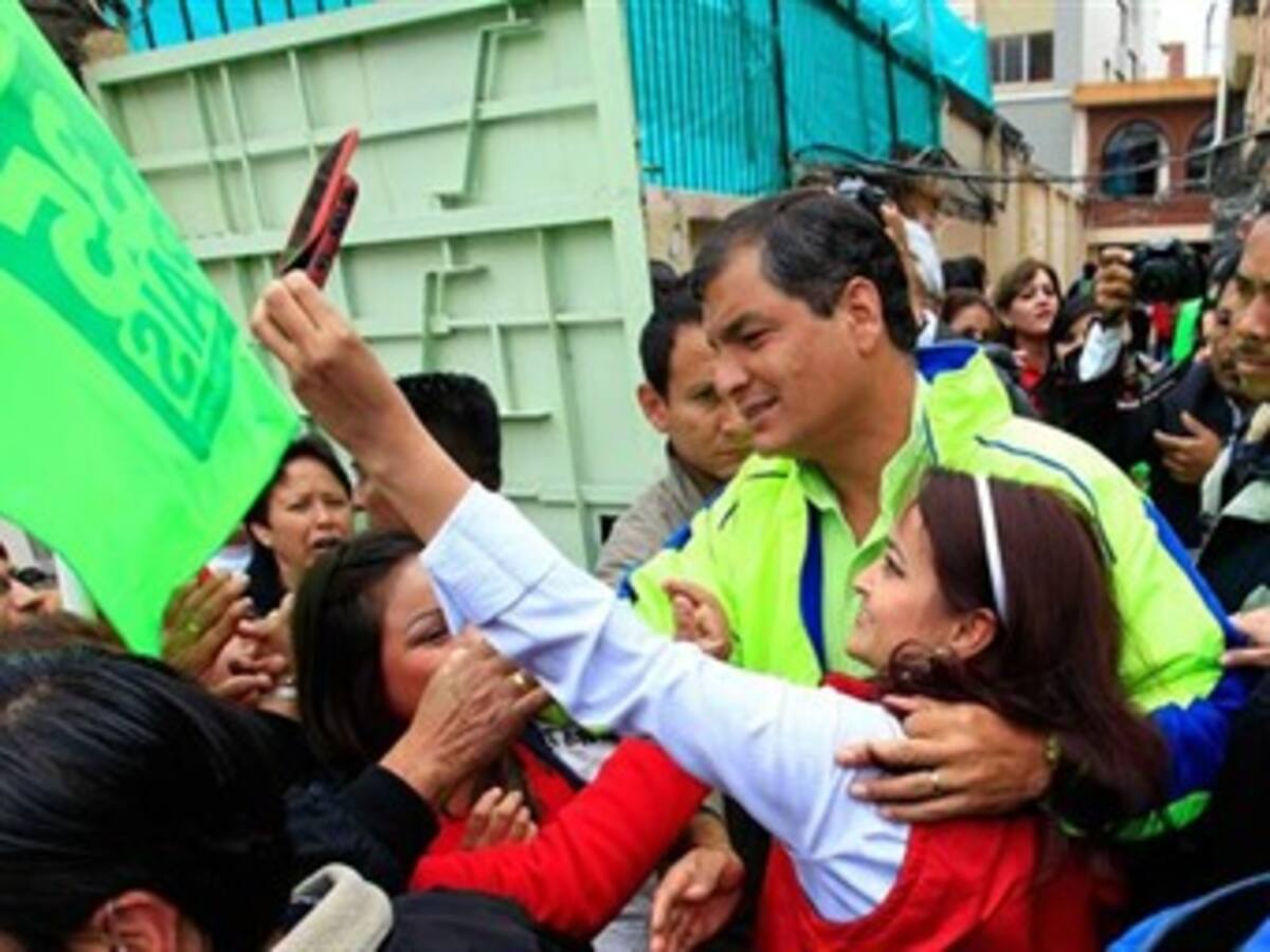 Rafael Correa cierra su campaña electoral con un multitudinario acto en Quito