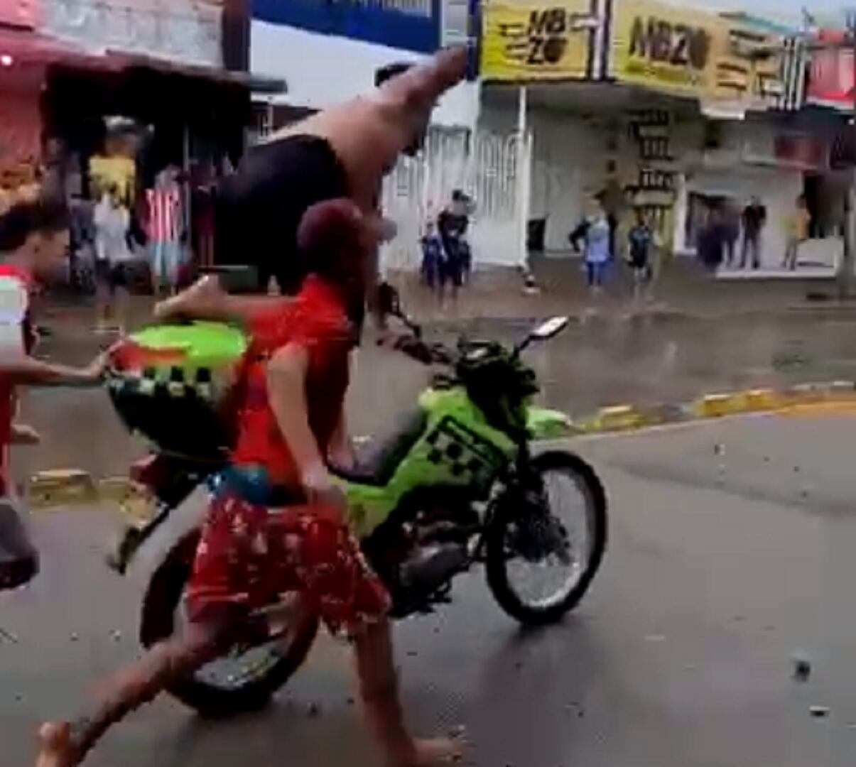 Motocicleta que tomaron los jóvenes