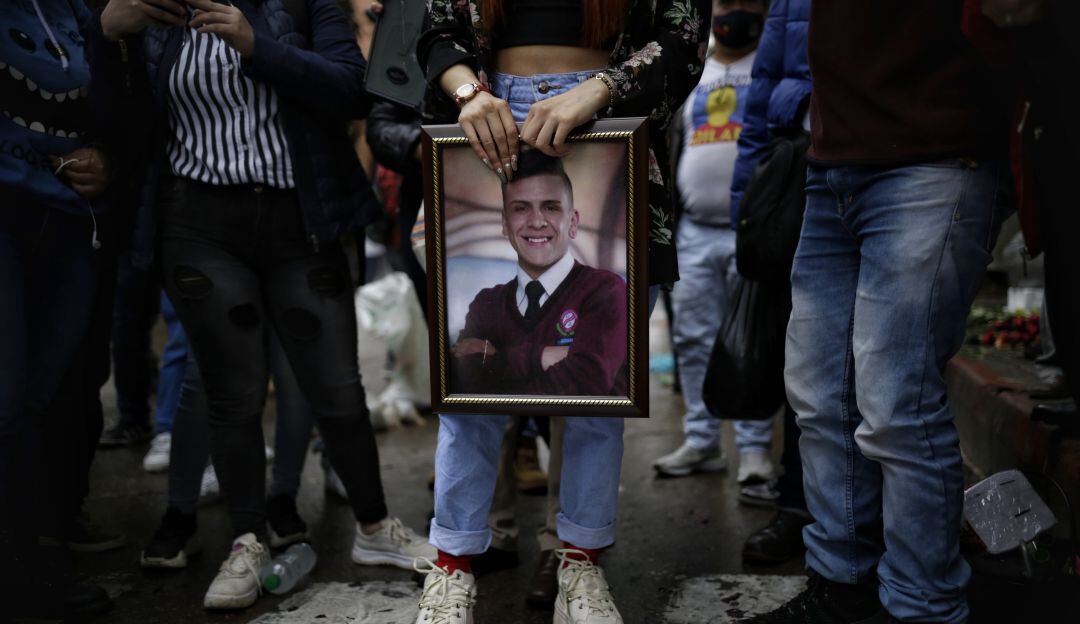 No podrán practicarse pruebas ni adoptarse decisiones de fondo mientras el proceso está suspendido en la Justicia Penal Militar.