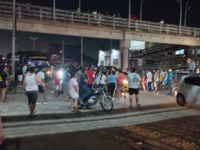 Bloqueo en la Avenida Circunvalar con carrera 27. Foto: Cortesía