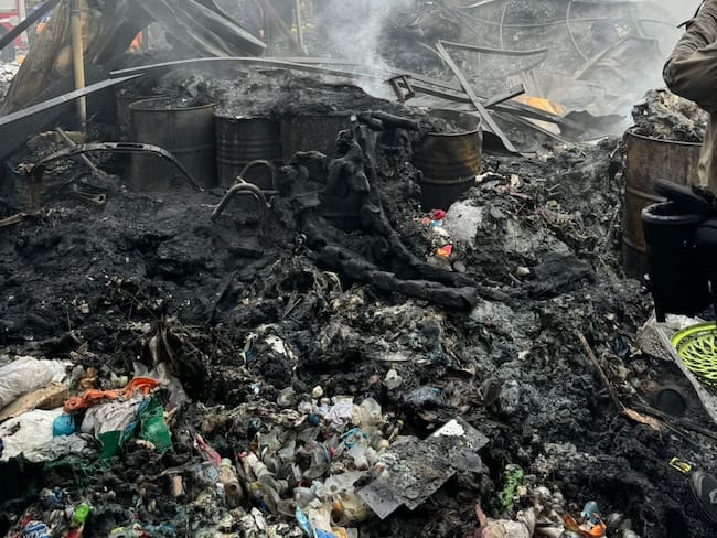 Un incendio ocasionó pérdidas de más de 600 millones de pesos a una empresa recicladora 