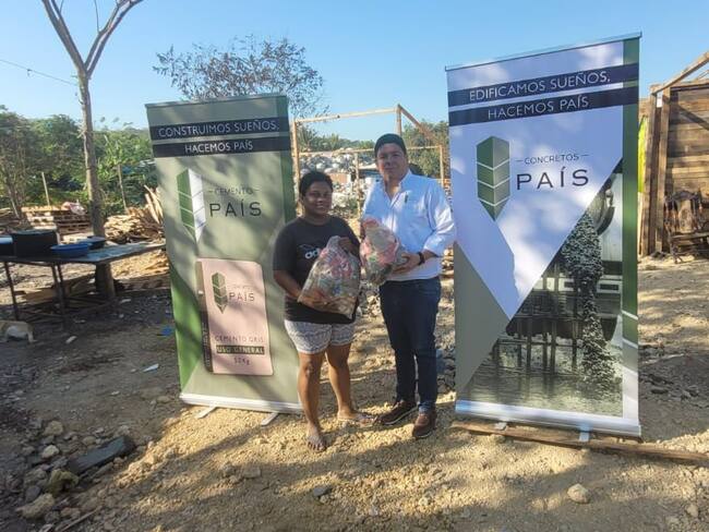 Cemento y Concretos País brinda ayuda a damnificados del incendio en Henequén