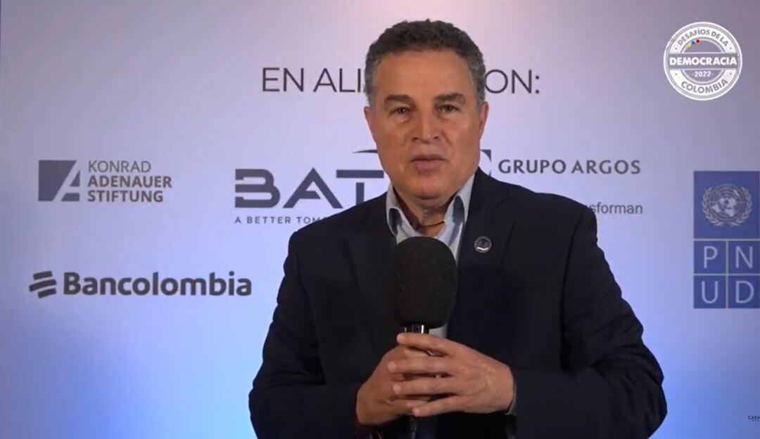 Aníbal Gaviria en Desafíos de La Democracia