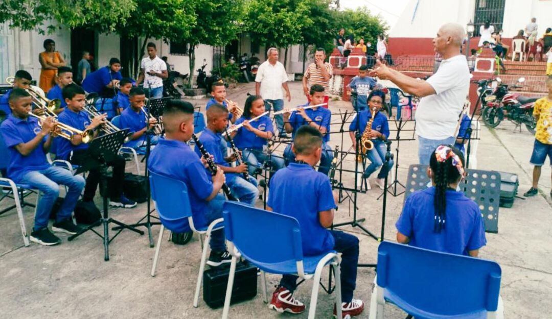 La dotación instrumental para ambos municipios es realizada por el Ministerio de Cultura en modalidad 100 financiada