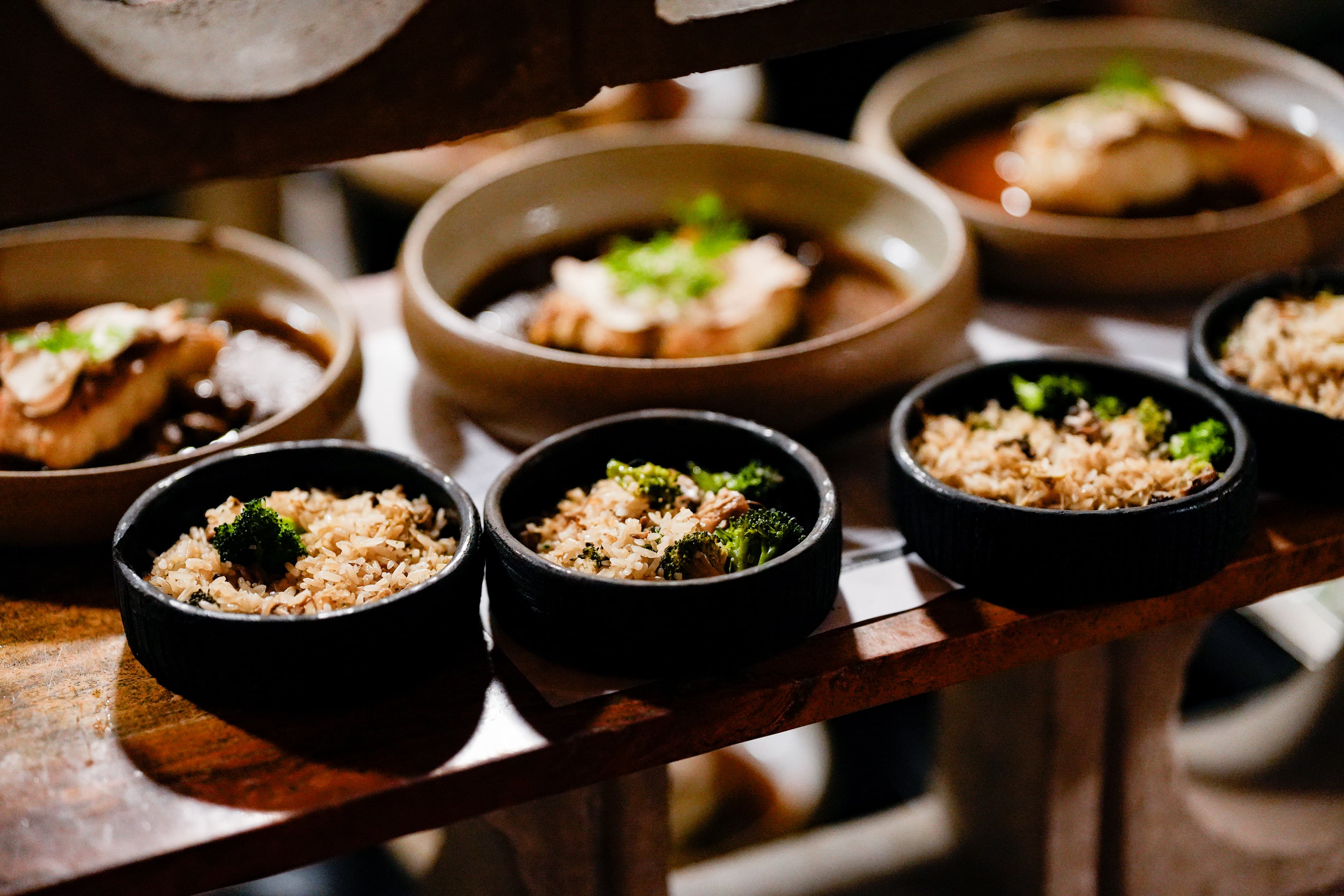 En forma paralela a la actividad musical se realiza una importante actividad gastronómica