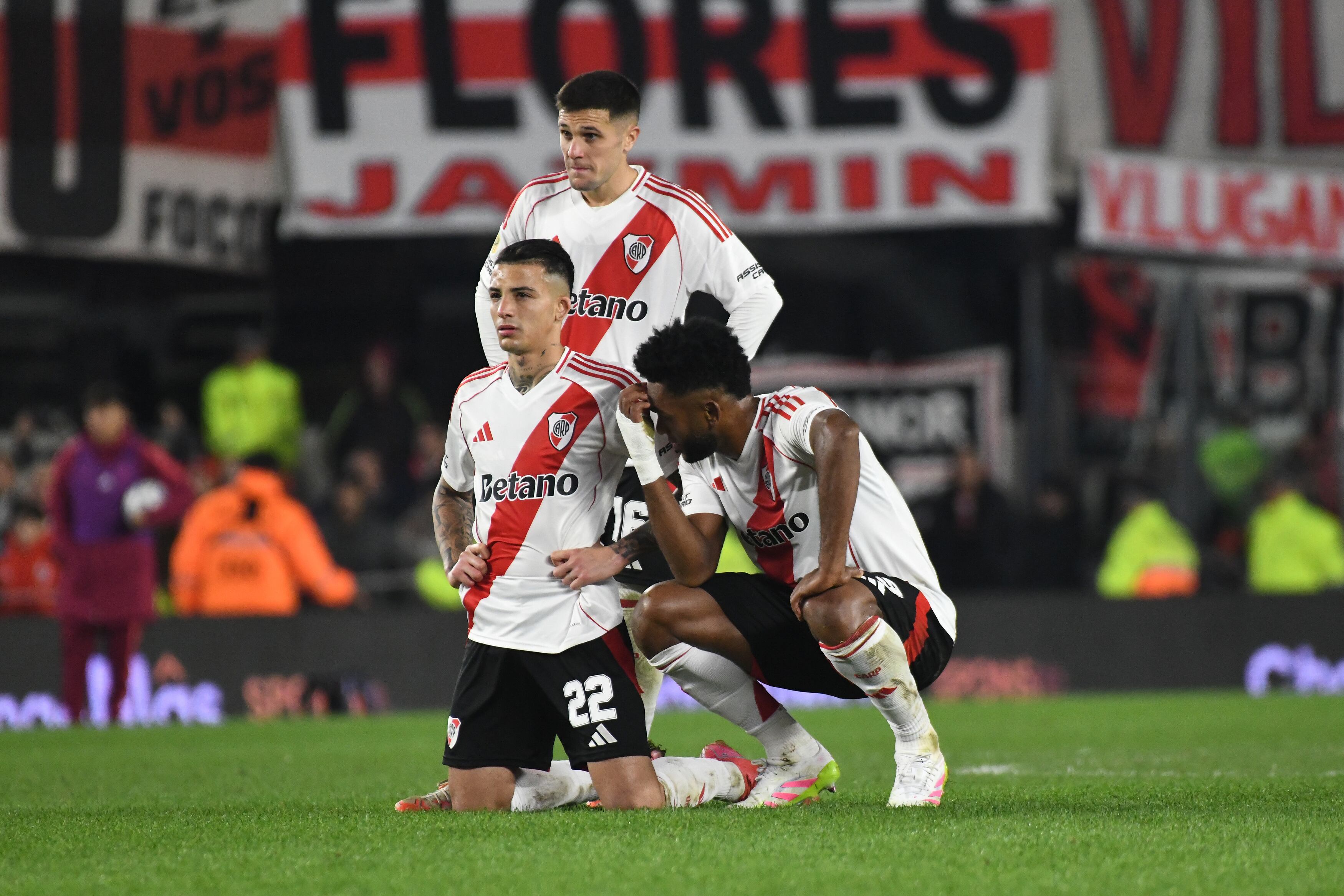 Kevin Castaño y Miguel Ángel Borja, jugadores colombianos de River Plate. (Photo by Federico Peretti/NurPhoto via Getty Images).