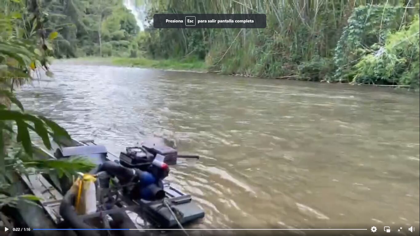 Draga utilizada para minería ilegal en río Quindío. Foto Cortesía CRQ