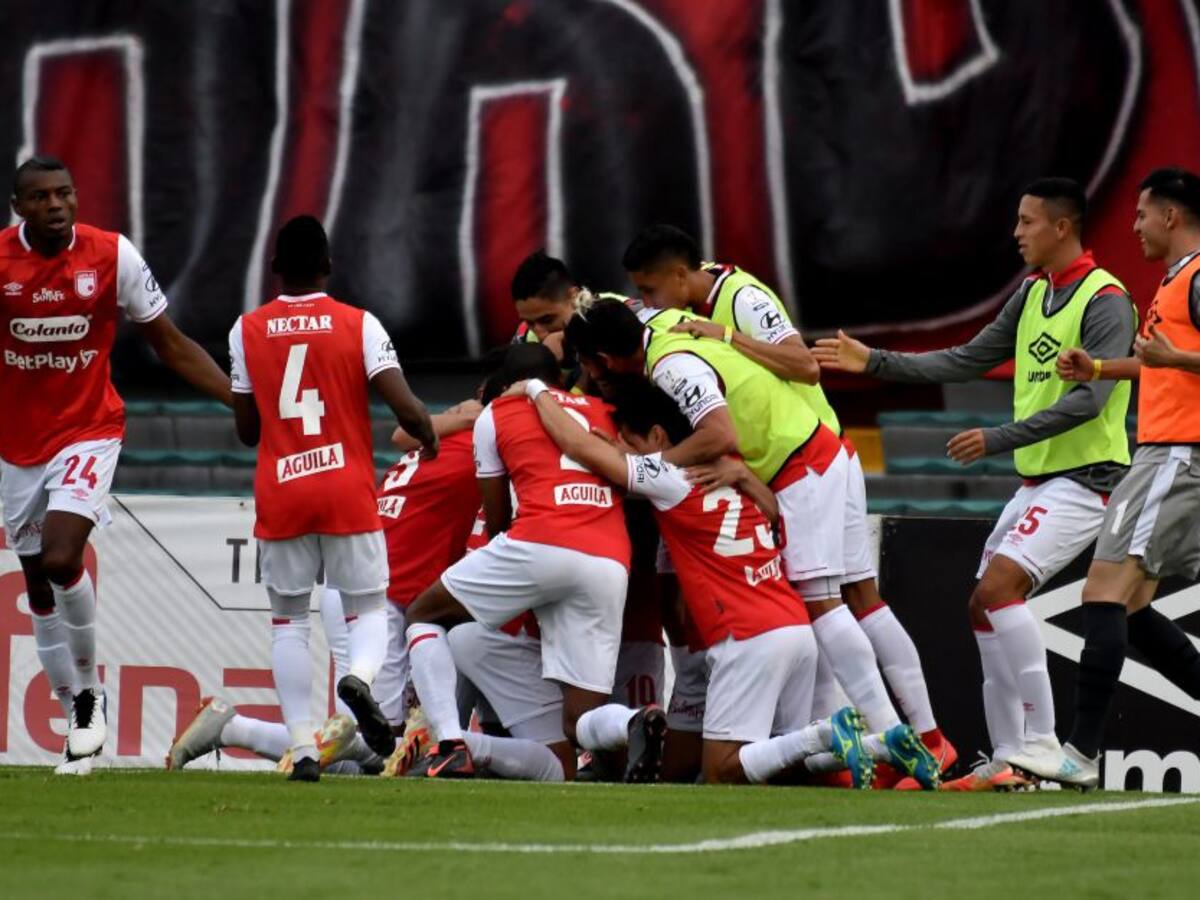 Santa Fe goleó a Medellín y es líder parcial del campeonato