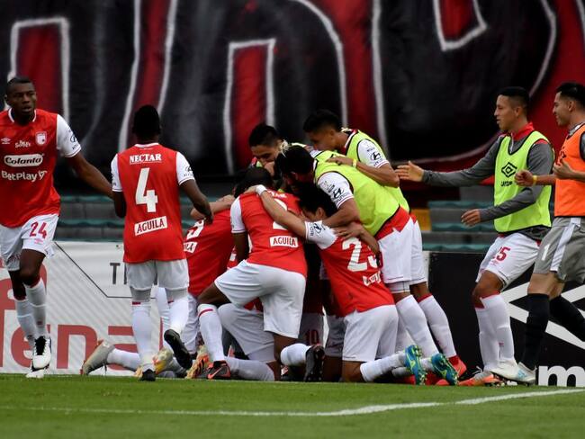 Santa Fe goleó a Medellín y es líder parcial del campeonato