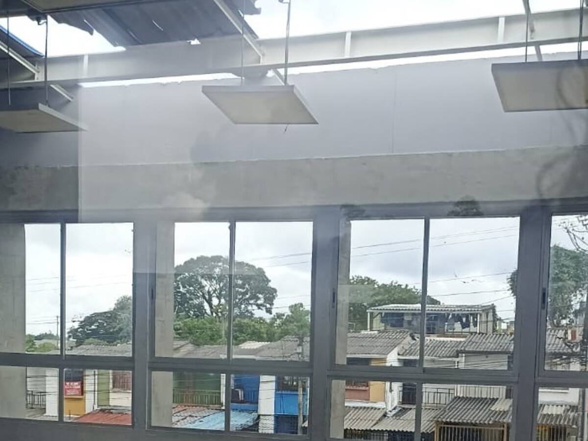 Denuncian deficiencias en infraestructura educativa en Armenia, autoridades anuncian inversiones