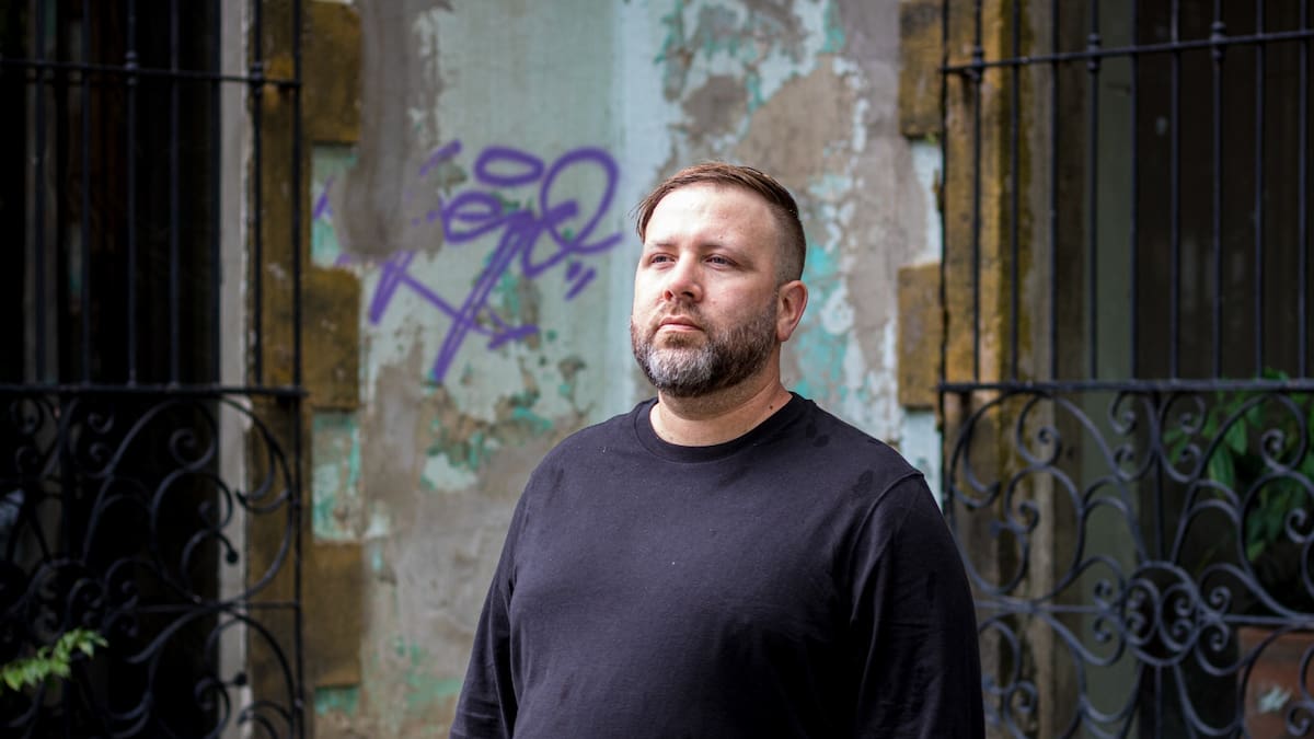 Falquez presenta la canción "Sometimes"