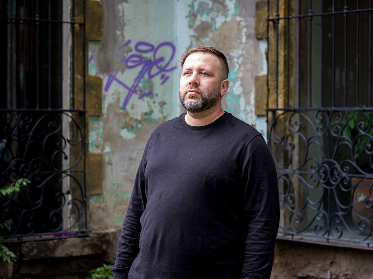 Falquez, el músico colombo estadounidense, pasa de instrumental a vocal