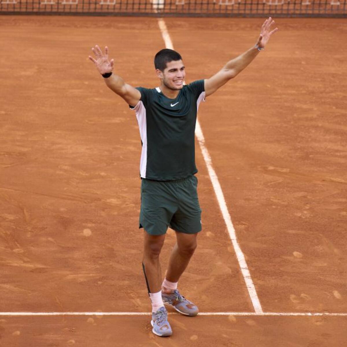 Carlos Alcaraz vence a Djokovic y avanza a la final del Masters de Madrid