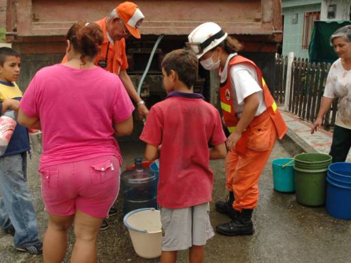 Con carrotanques llevan agua a municipios que padecen sequía en Norte de Santander