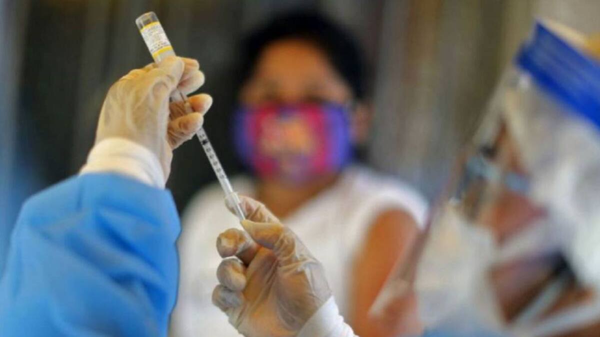 Multan a Gerente de Hospital de Plato por no garantizar vacunación COVID-19