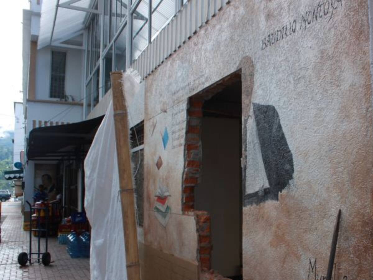 Indignación causó entre los calarqueños demolición de mural