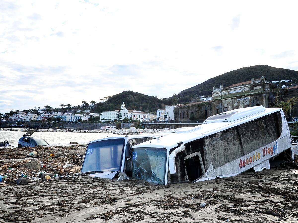 Italia decreta estado de emergencia en Ischia tras deslizamiento