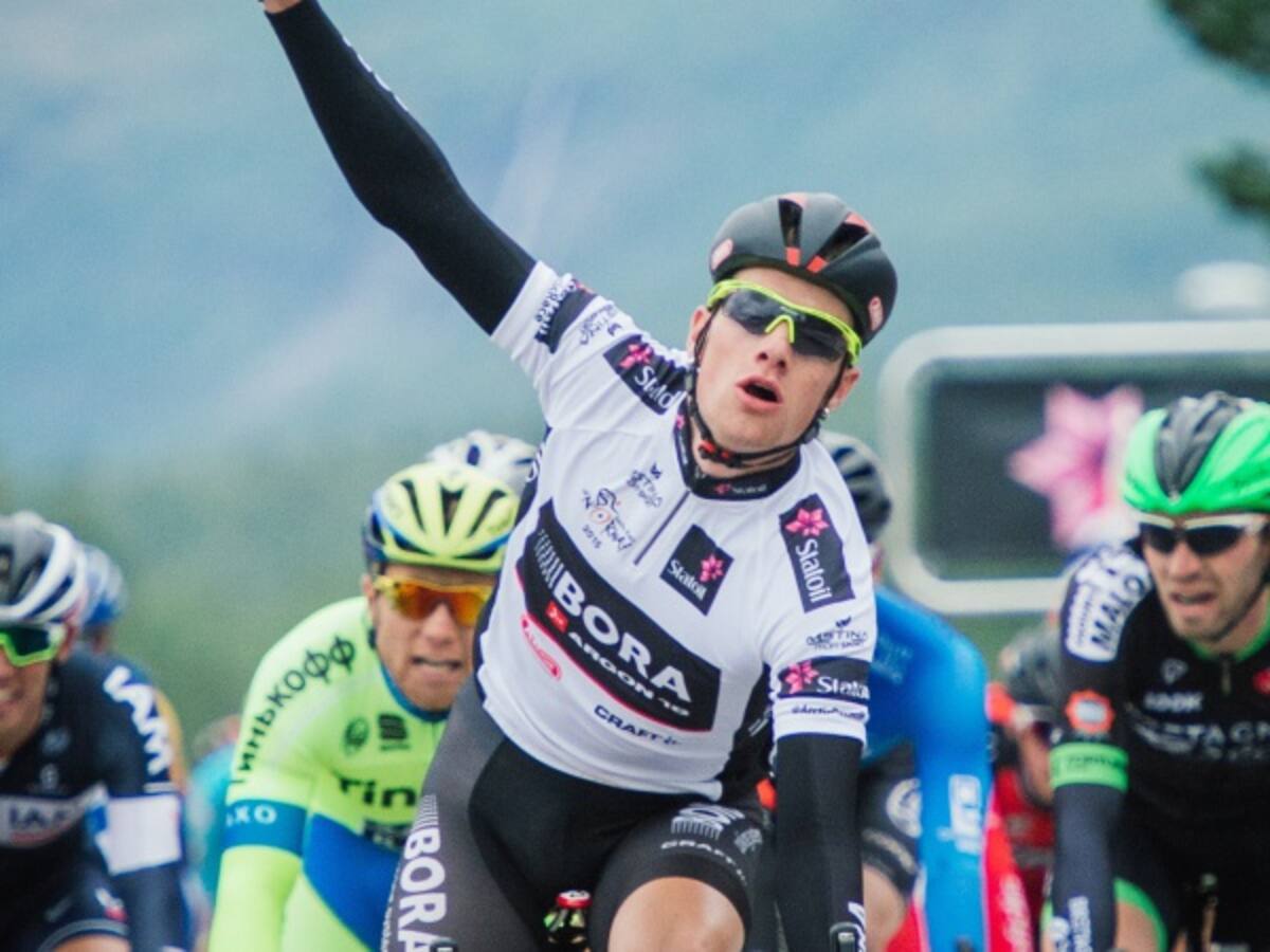 Sam Bennett gana la etapa 12 del Giro de Italia