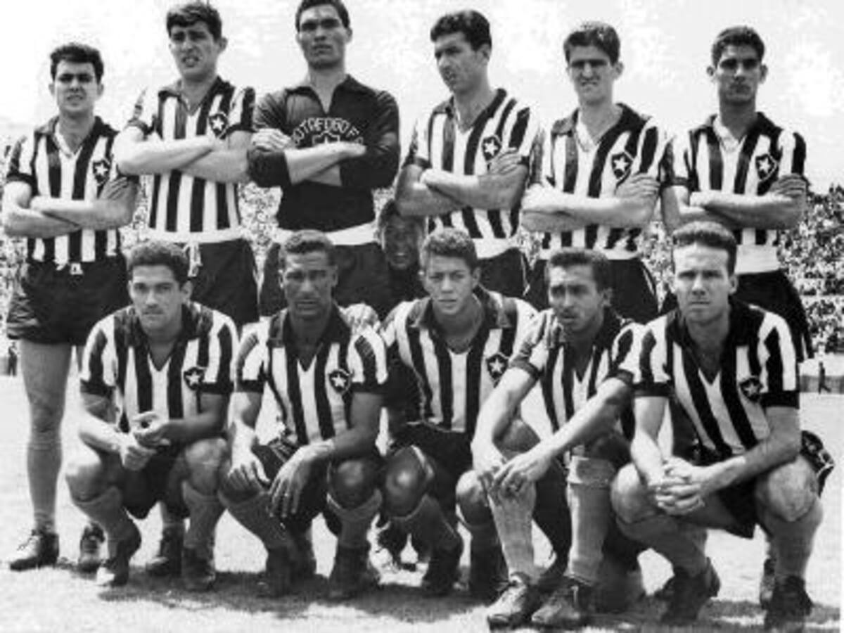 BOTAFOGO RIO DE JANEIRO 1963DE PIE IZQ-DER :  Caca, Zemaria ,Manga ,Nilton Santos, Pampolini y Rildo. ABAJO IZD-DER : Garrincha, Didi, Amarildo, Quarentinha, Zagallo.