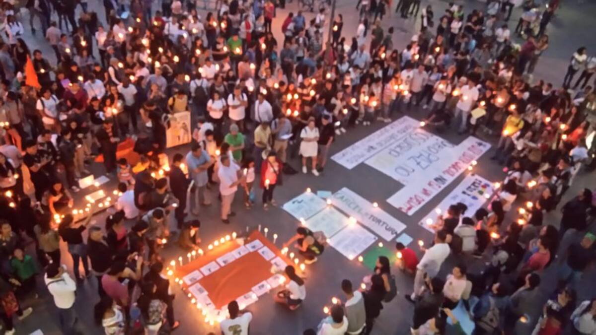 En la capital del Cauca (Popayán), uno de los departamentos más afectados con el asesinato de líderes sociales, la velatón se adelantó en el Parque Caldas 