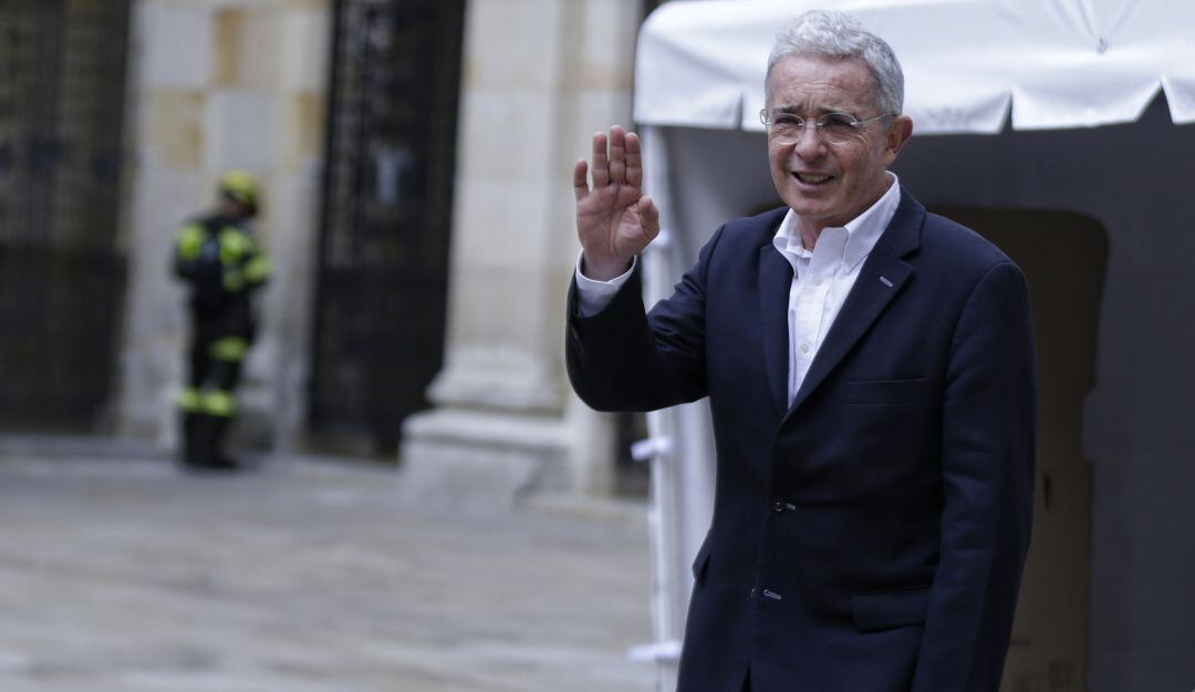 El expresidente Uribe rechazó el proyecto impulsado por el Centro Democrático que busca flexibilizar el porte de armas en Colombia