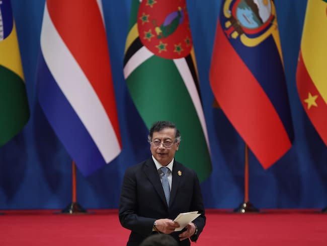 Beijing (China), 13/05/2025.- Colombian President Gustavo Petro walks after his speech during the opening ceremony of the Fourth Ministerial meeting of the Forum of China and the Community of Latin American and Caribbean (CELAC) countries in Beijing, China, 13 May 2025. EFE/EPA/ANDRES MARTINEZ CASARES