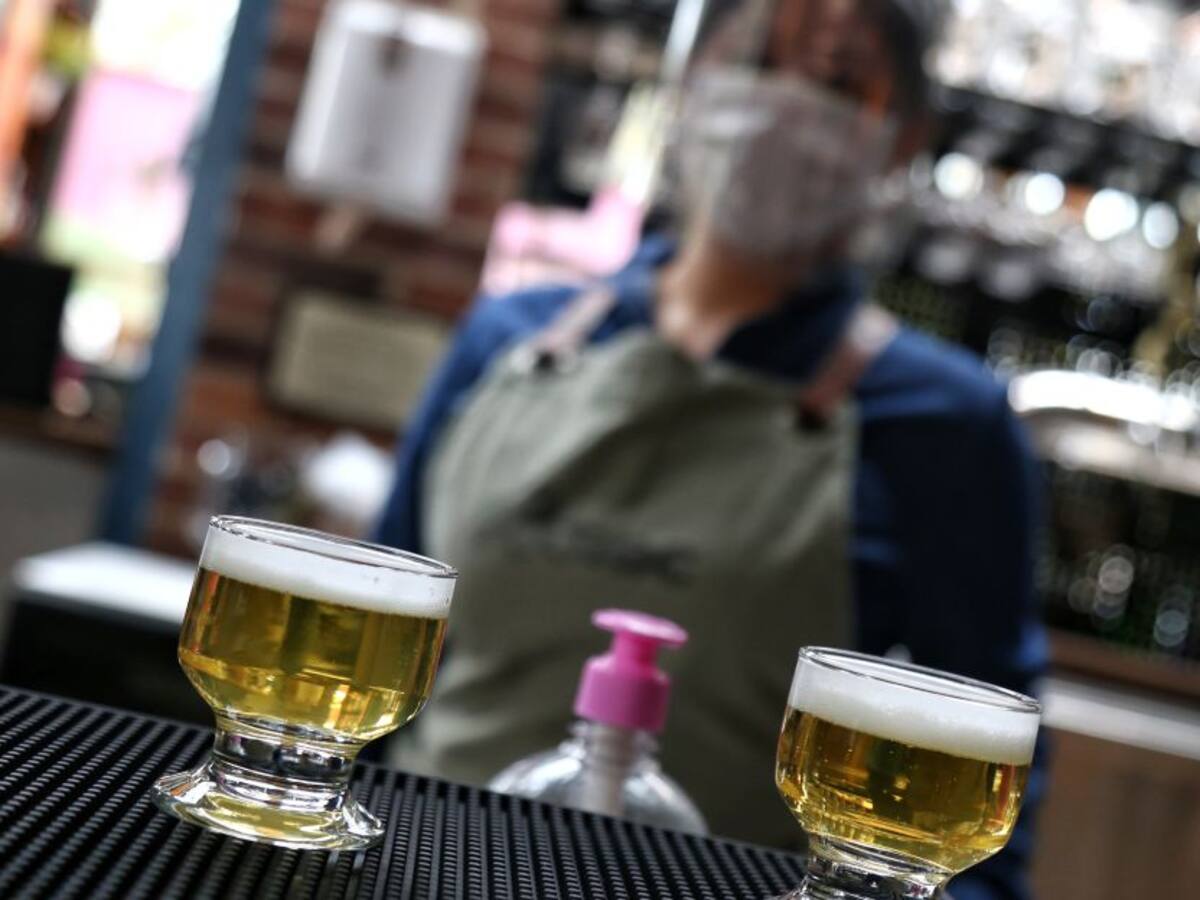 Aprobado consumo de licor en bares y restaurantes para amor y amistad
