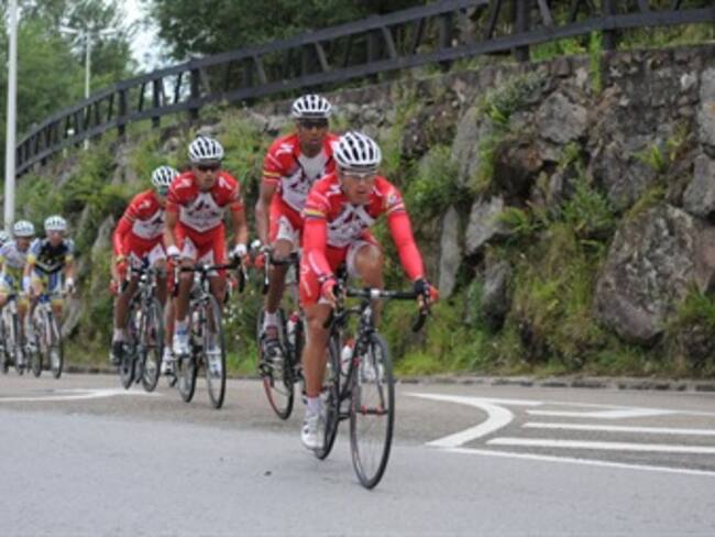 Fabio Duarte conservó liderato luego de etapa tensionante en el Circuito Montañés en España