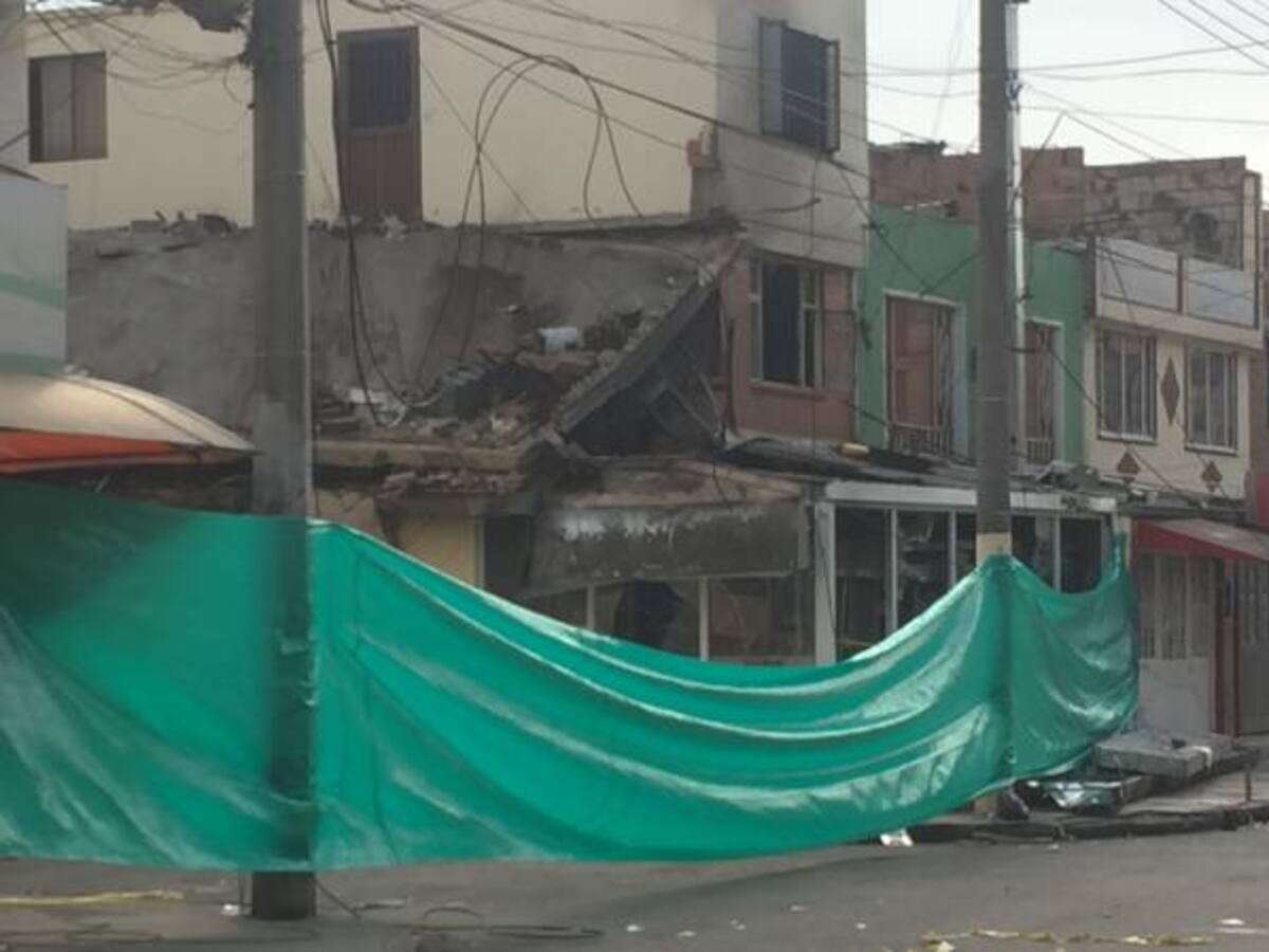 Testimonios de angustia y dolor por caída de avioneta en Bogotá