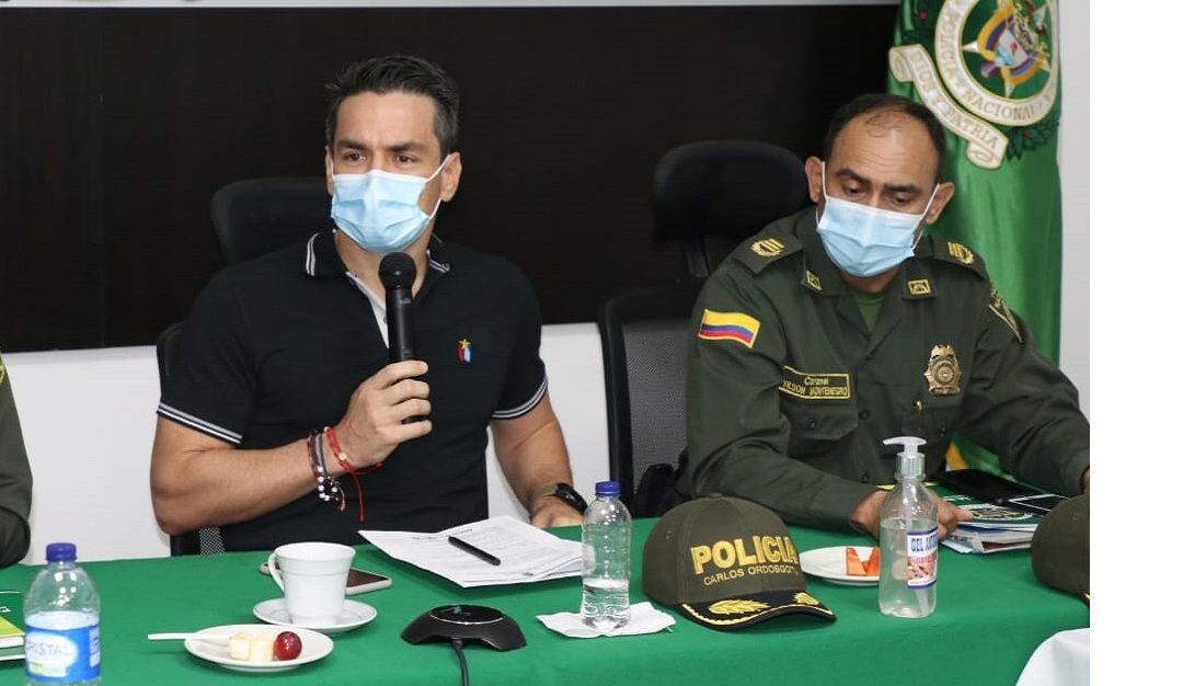 El alcalde Carlos Ordosgoitia y el coronel Wilson Montenegro se pronunciaron sobre el hurto en la finca Mar del Plata en el sector El Faro 2 de Montería.