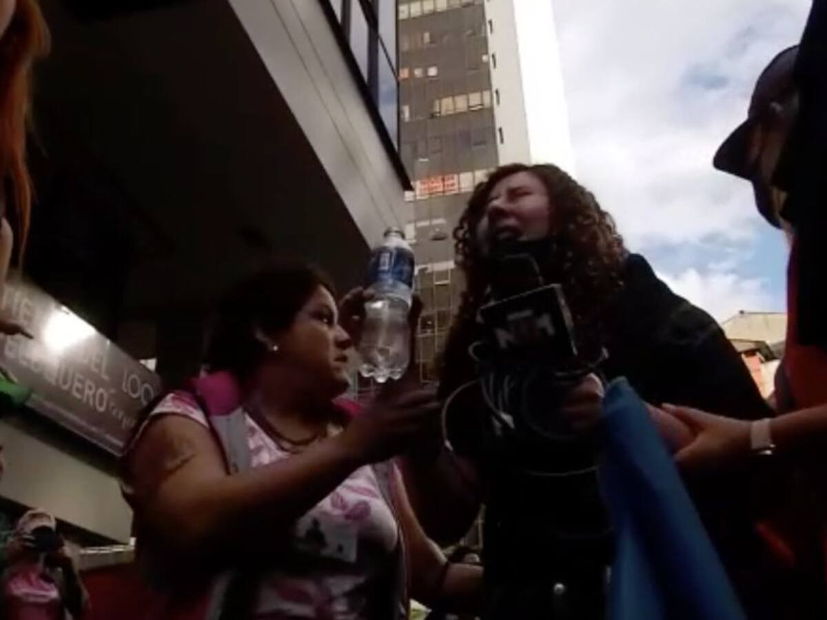 Periodista de Telemedellín fue agredida en marcha del 8M