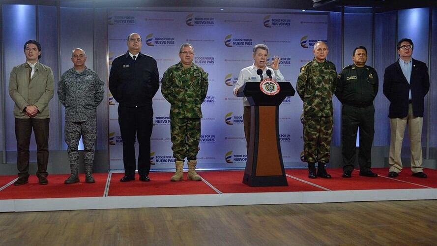 Juan Manuel Santos con la cúpula militar. Foto: