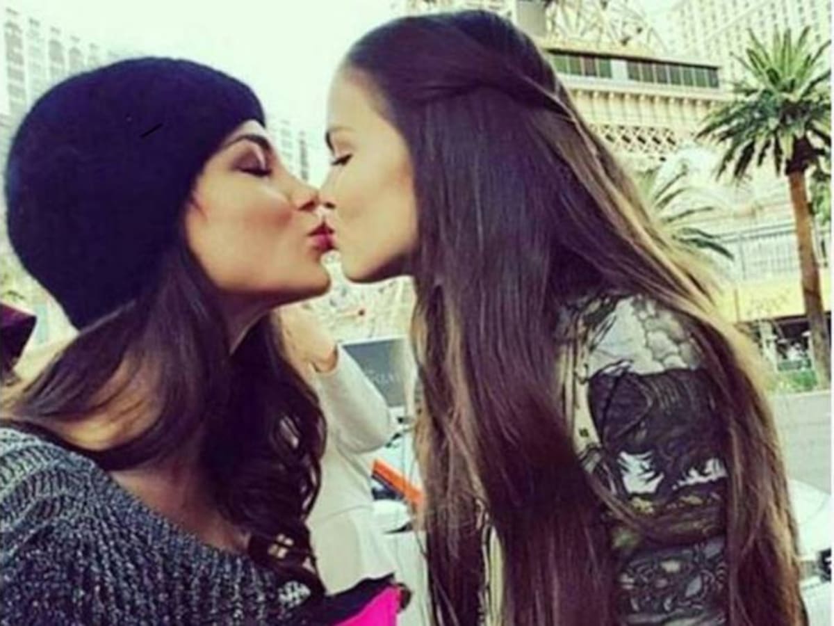 Concursantes de Miss Universo se dan un beso y causan polémica