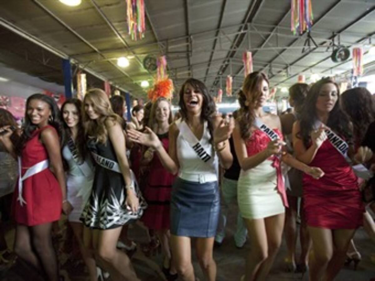 Candidatas a Miss Universo se contagian de samba y alegría de carnaval Brasil