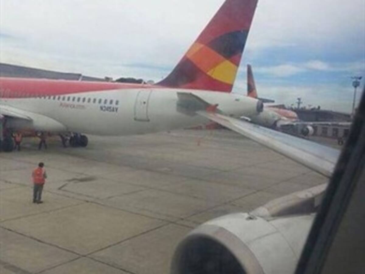 Abren investigación por leve choque de dos aviones de Avianca en Bogotá