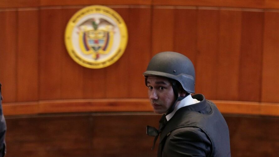 En los juzgados de Paloquemao la Fiscalía solicitó suspender investigaciones y acciones penales en contra del exfiscal por cuatro delitos, a cambio de colaborar con la justicia. . Foto: Colprensa