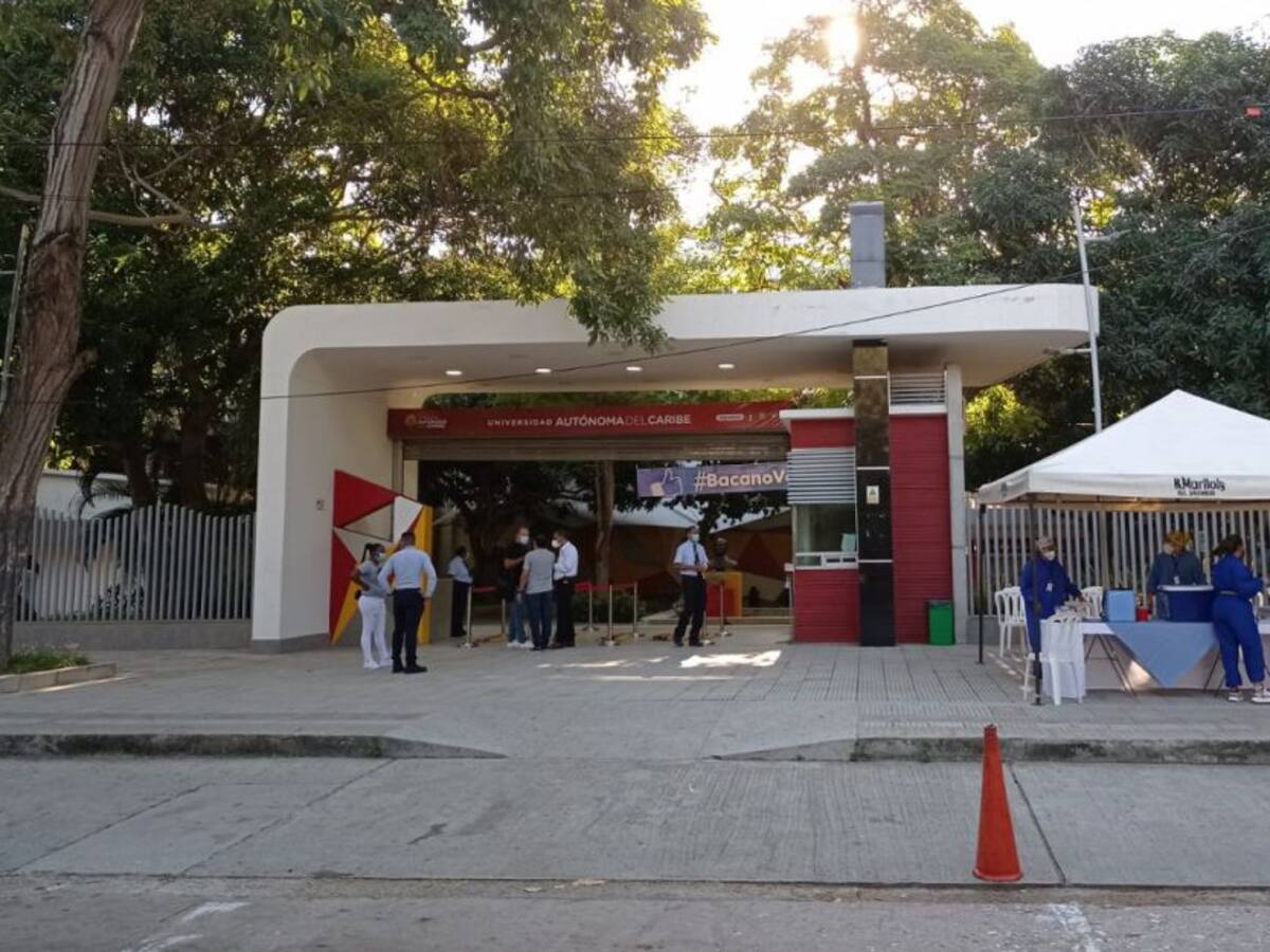 Retorno a clases con puntos de vacunación en universidades de Barranquilla