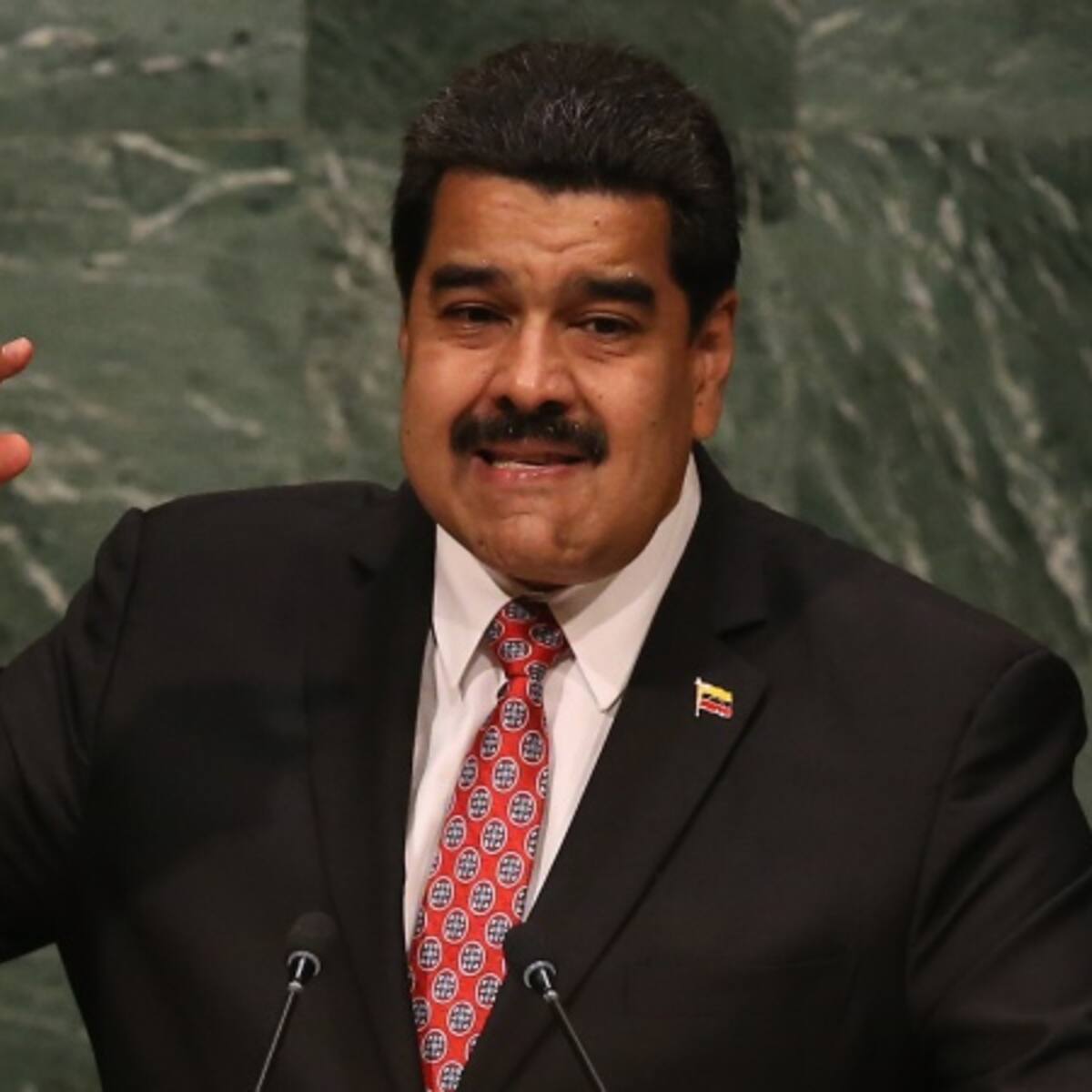 ¡Como los reyes! Banquete de Maduro indigna a venezolanos