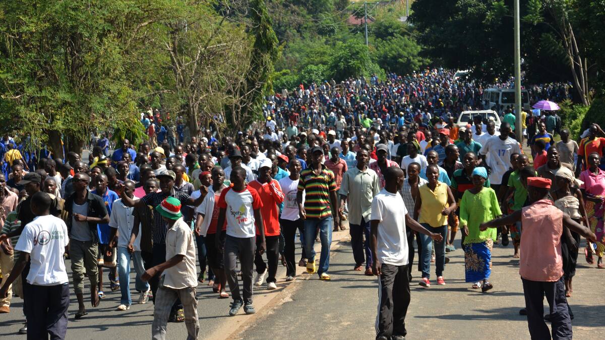 Tanzania elige presidente en medio de disturbios y apagón de internet