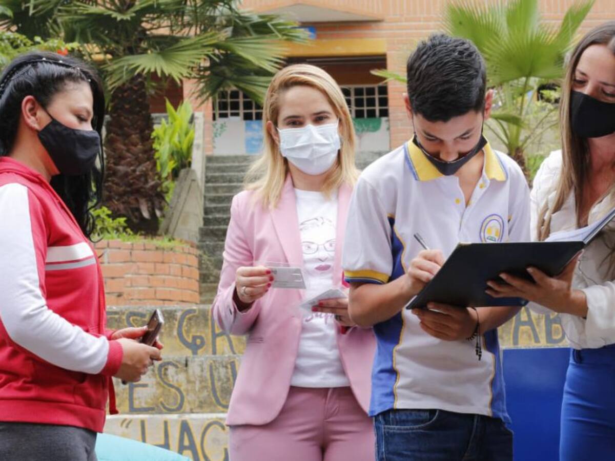 23% de los estudiantes de colegios oficiales en Medellín necesitan internet