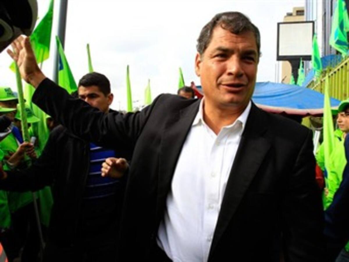 Rafael Correa puntea en todas las encuestas a ocho días de las elecciones
