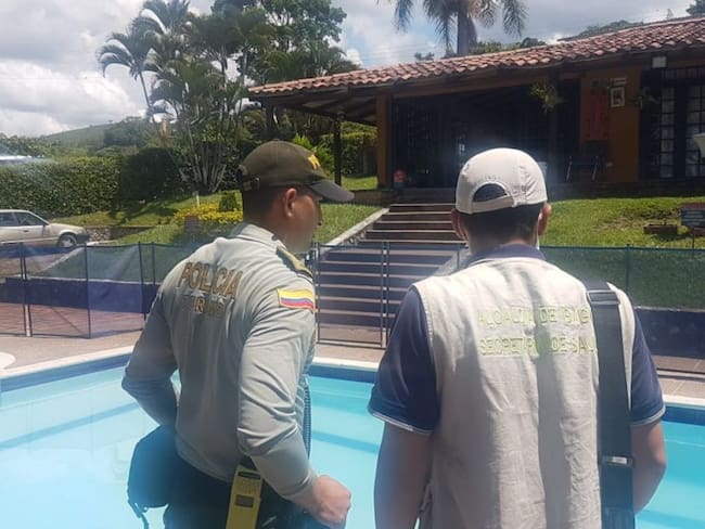 Policía inspecciona piscinas en Ibagué