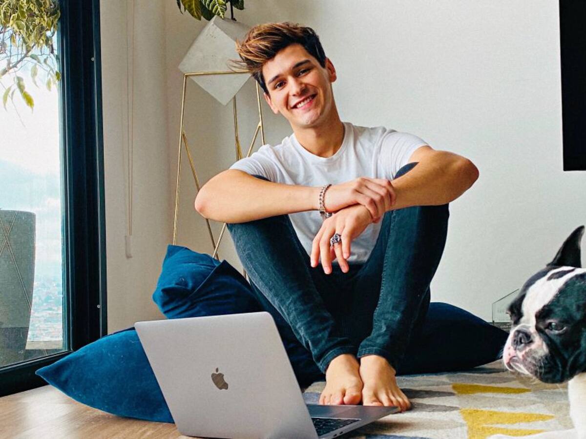 Sebastián Silva, presenta “El libro prohibido” su primera publicación