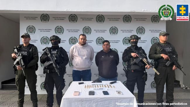Se trata de Richard José EspinalQuintero, alias Coty, y Henderson Adrián Villarroel Luque, señalados cabecillas del grupo delincuencial trasnacional conocido como ‘Tren de Aragua’. Foto: Fiscalía.