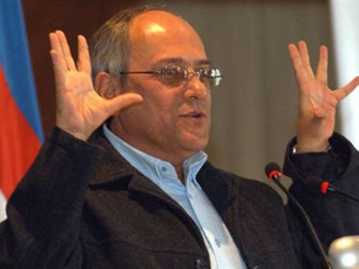 José Obdulio advierte que 'pueden echar' al rector de Unitadeo por cuestionar a Uribe